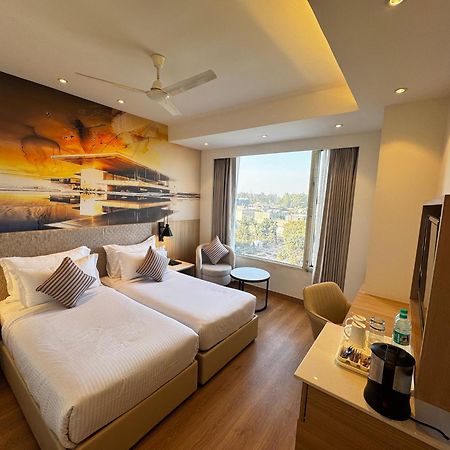 Tulip Inn Zirakpur Exterior photo