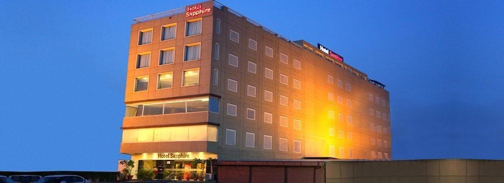Tulip Inn Zirakpur Exterior photo