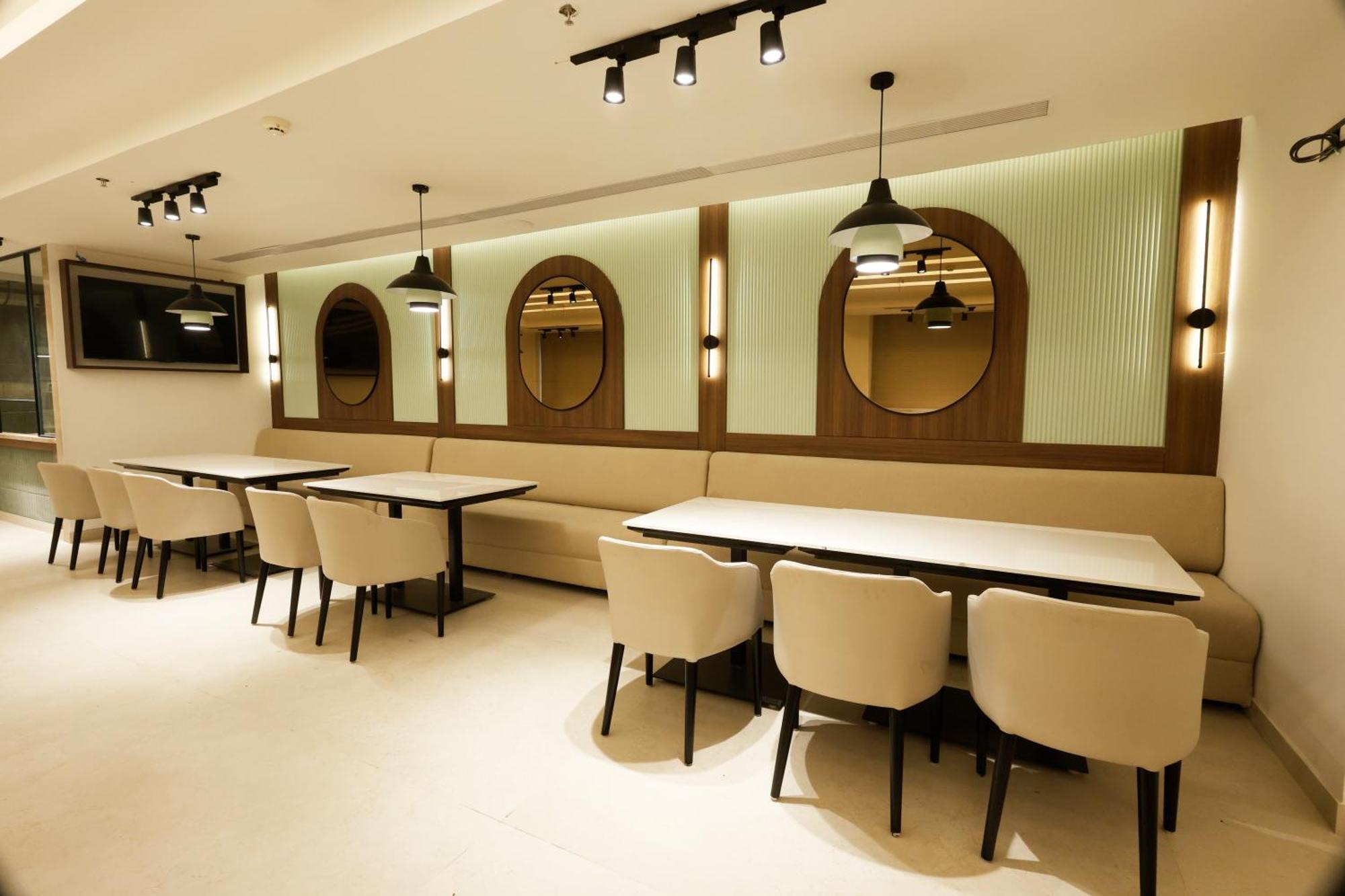 Tulip Inn Zirakpur Exterior photo