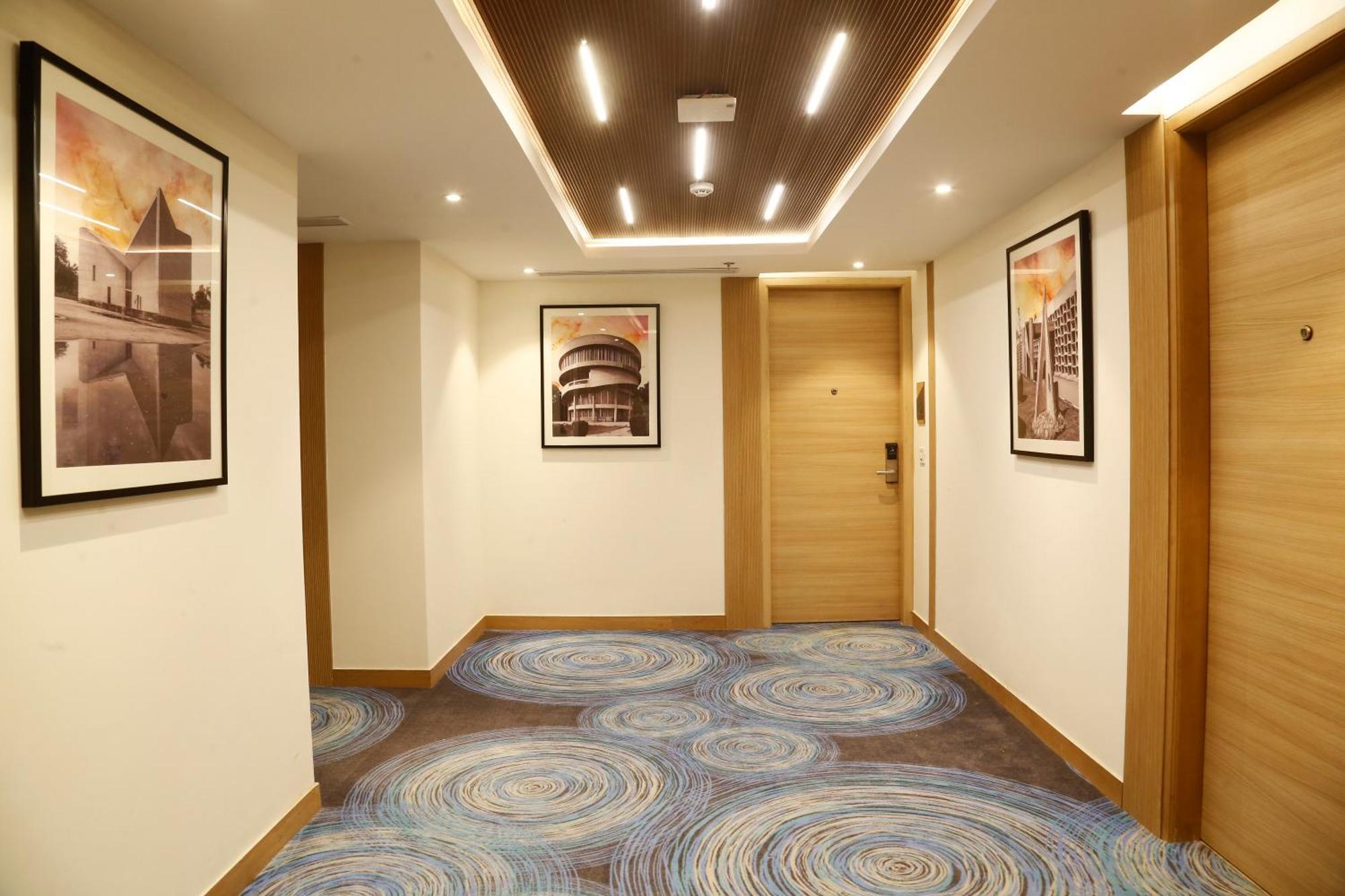 Tulip Inn Zirakpur Exterior photo