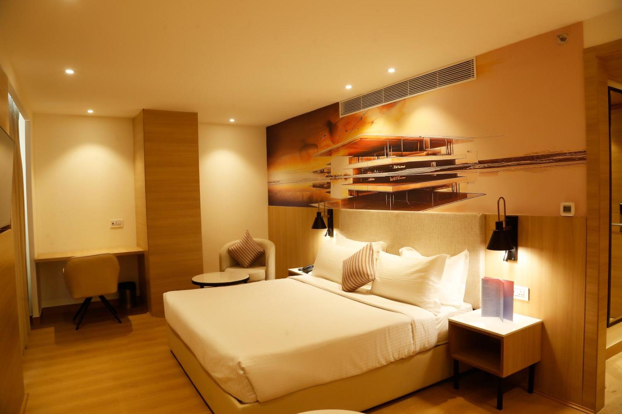 Tulip Inn Zirakpur Exterior photo