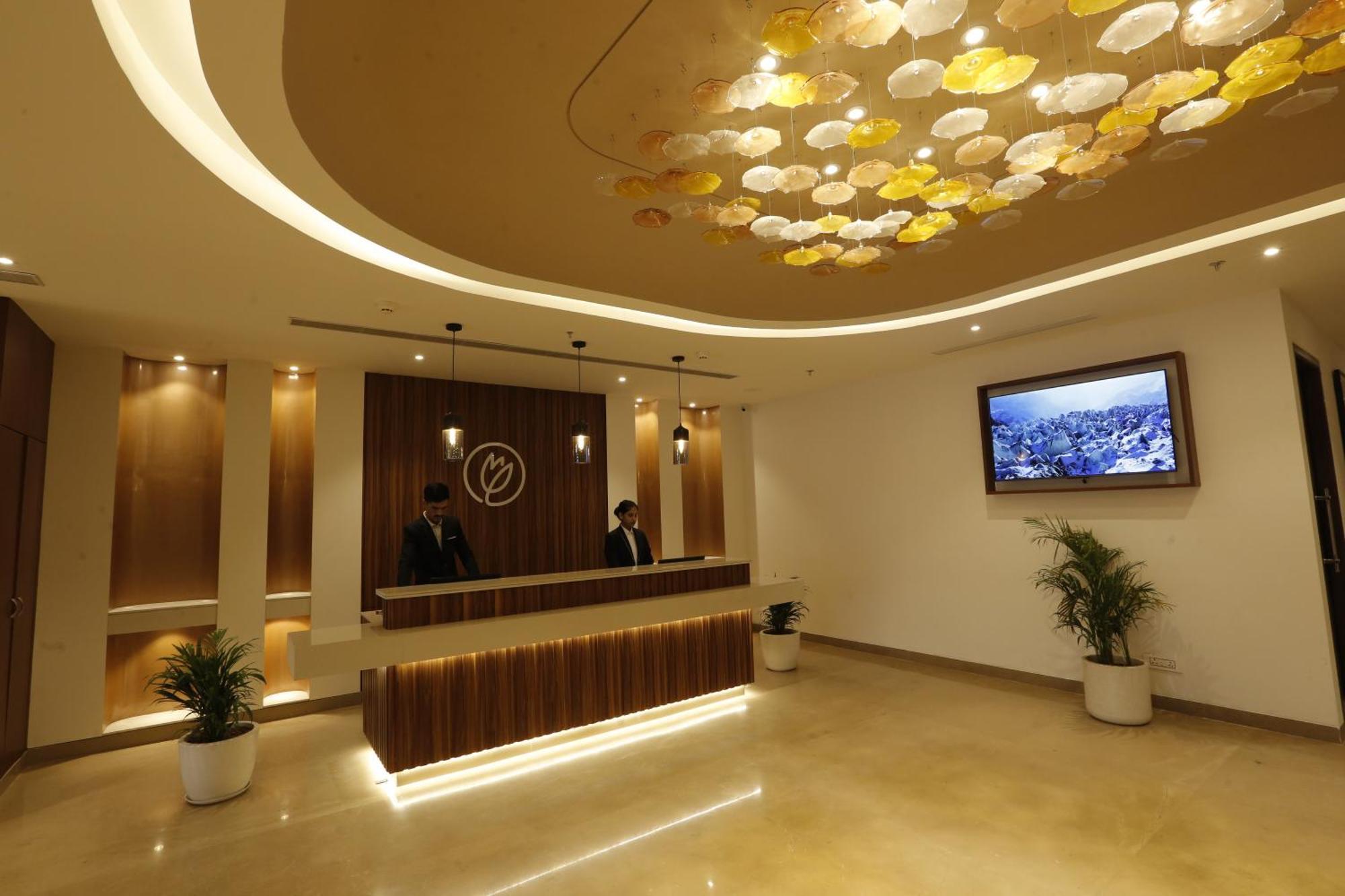 Tulip Inn Zirakpur Exterior photo