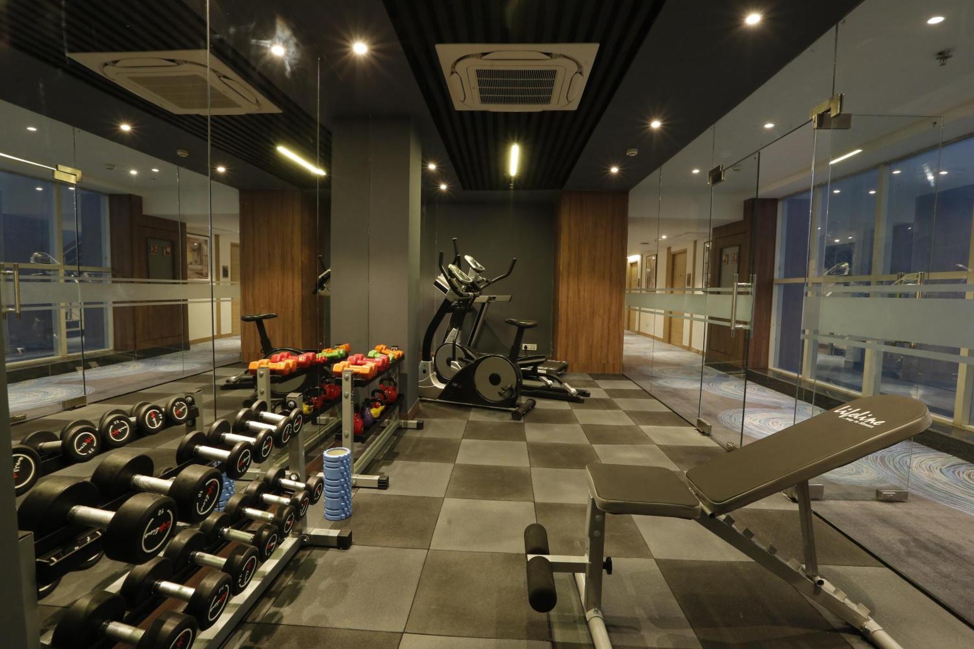 Tulip Inn Zirakpur Exterior photo