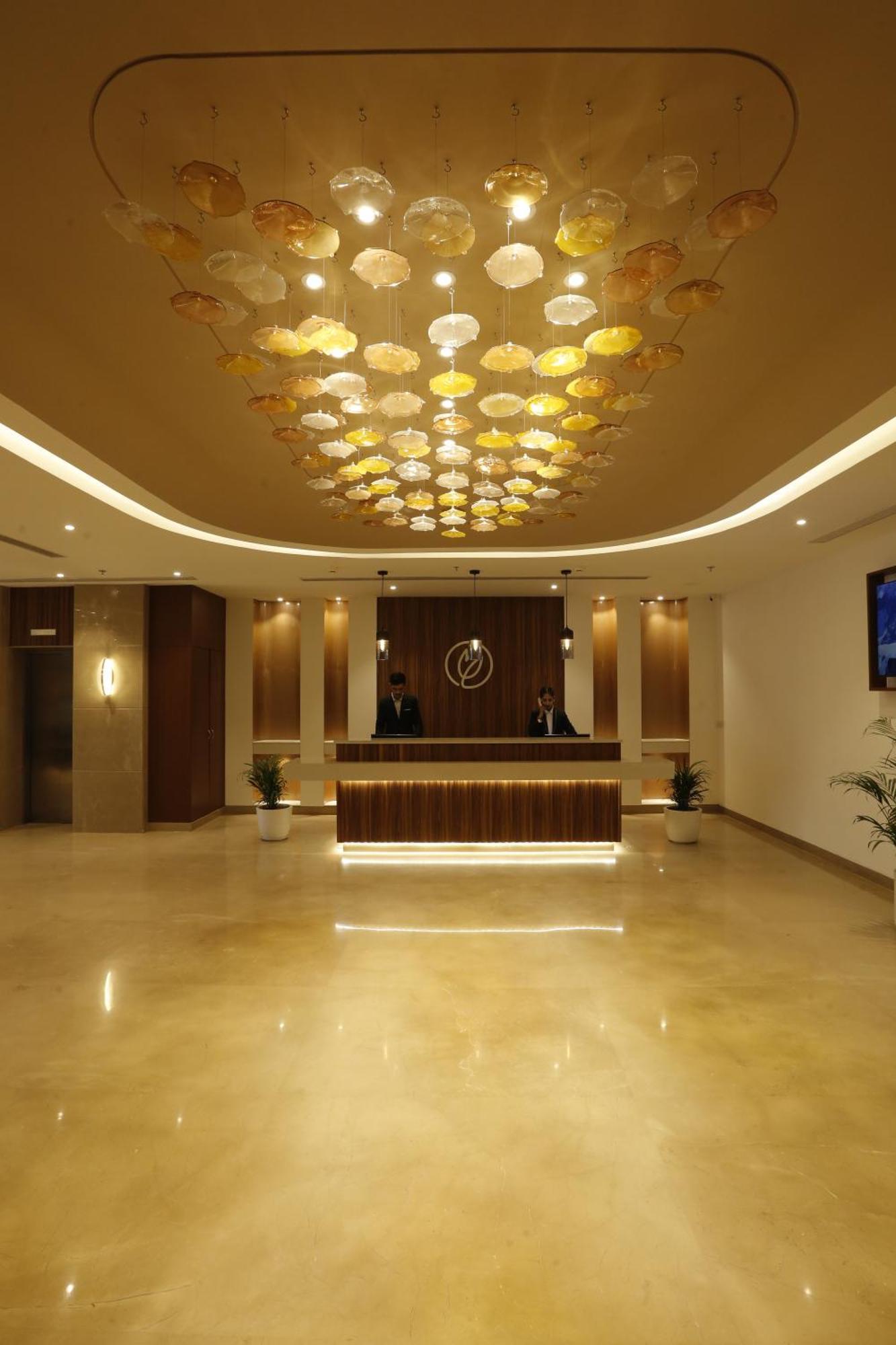 Tulip Inn Zirakpur Exterior photo