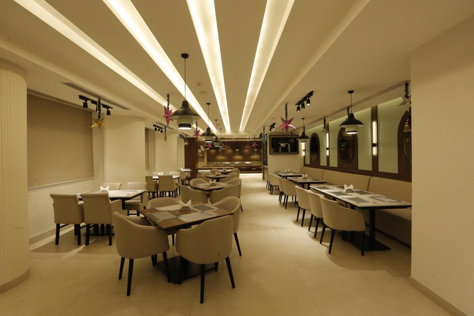 Tulip Inn Zirakpur Exterior photo