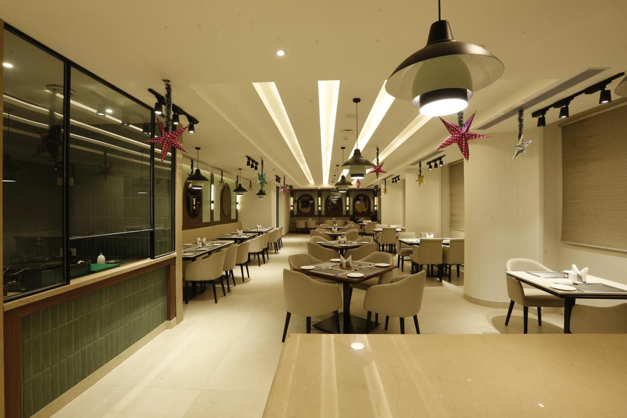 Tulip Inn Zirakpur Exterior photo