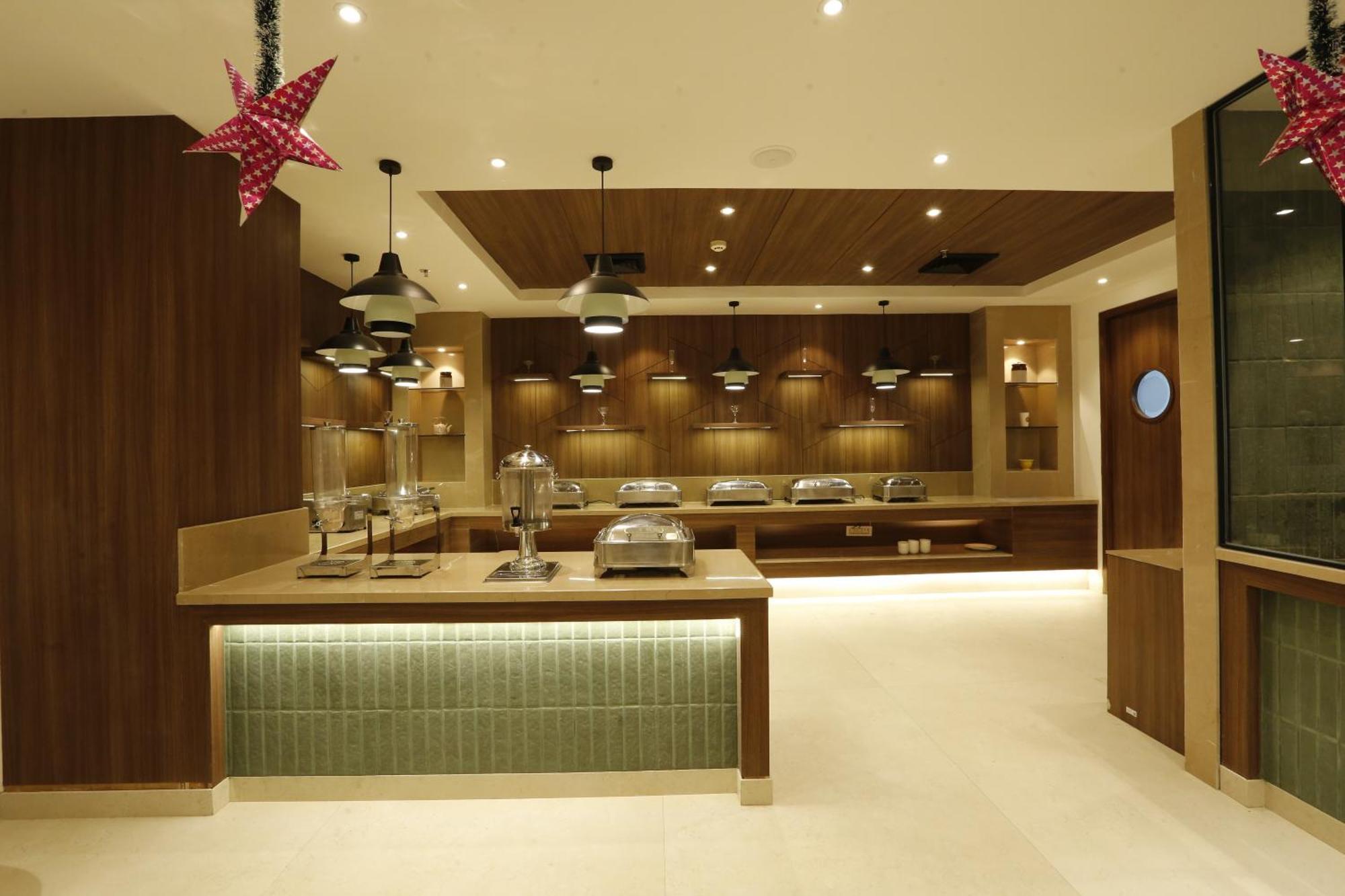 Tulip Inn Zirakpur Exterior photo