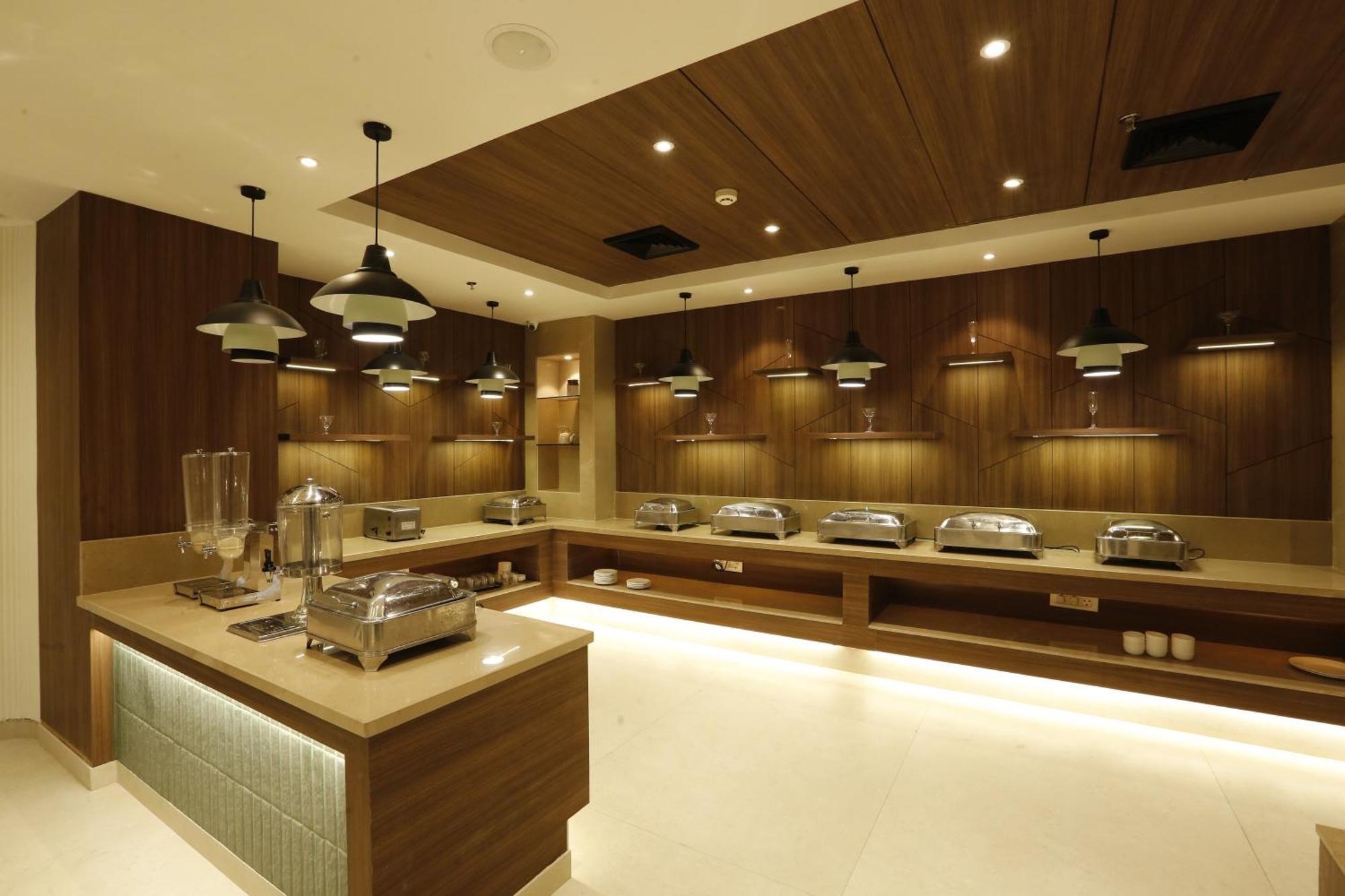 Tulip Inn Zirakpur Exterior photo