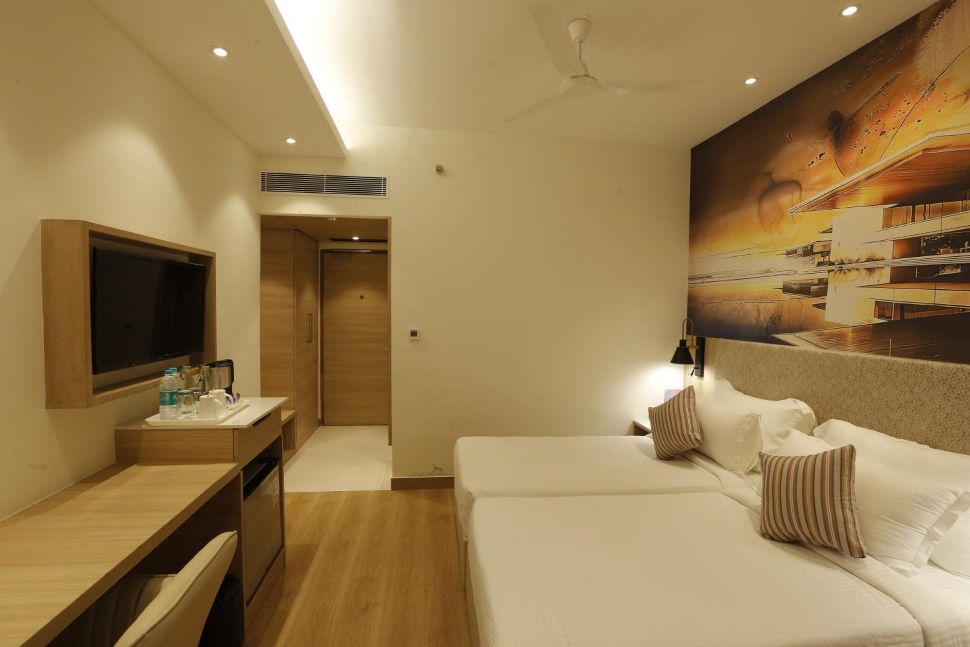 Tulip Inn Zirakpur Exterior photo