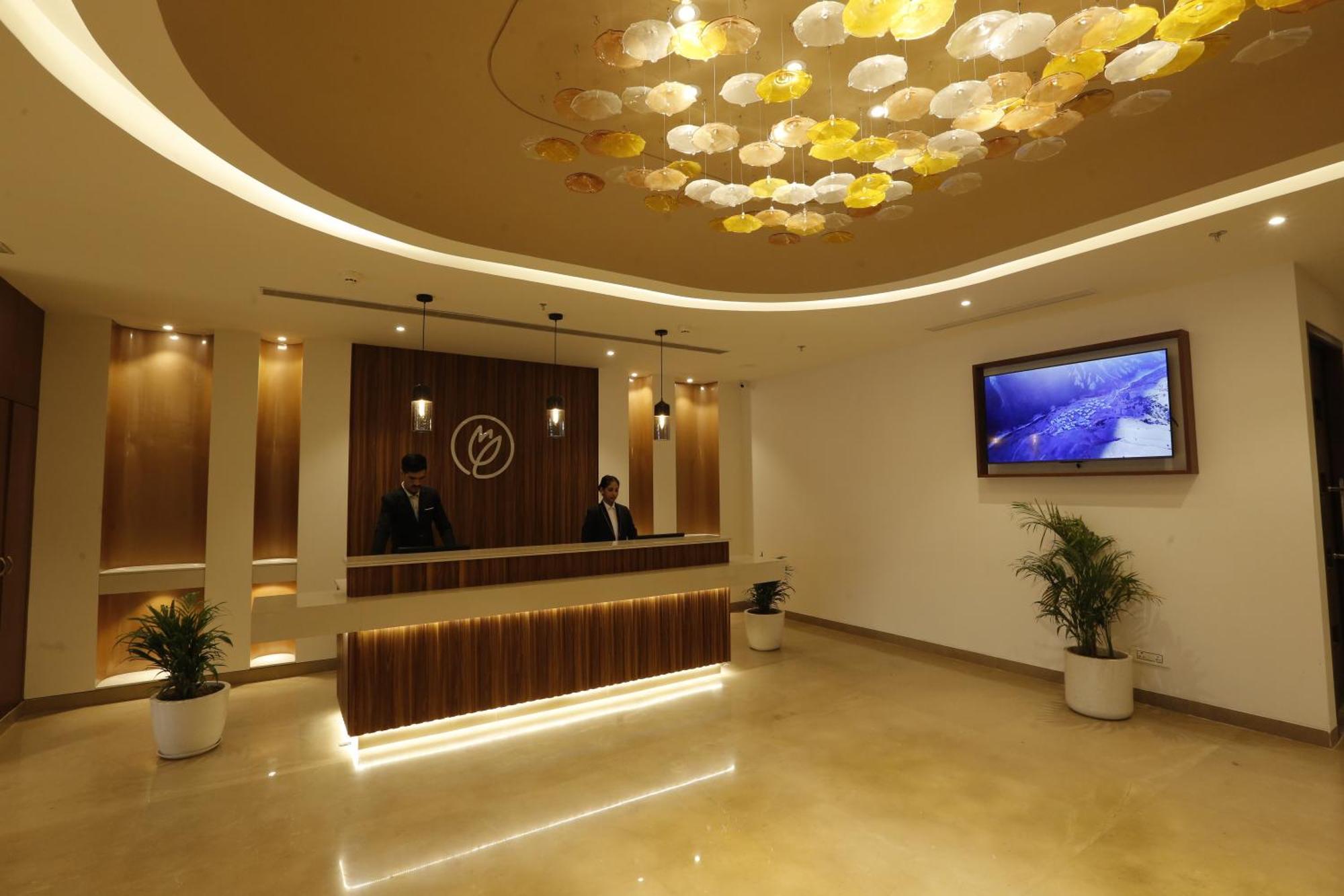 Tulip Inn Zirakpur Exterior photo