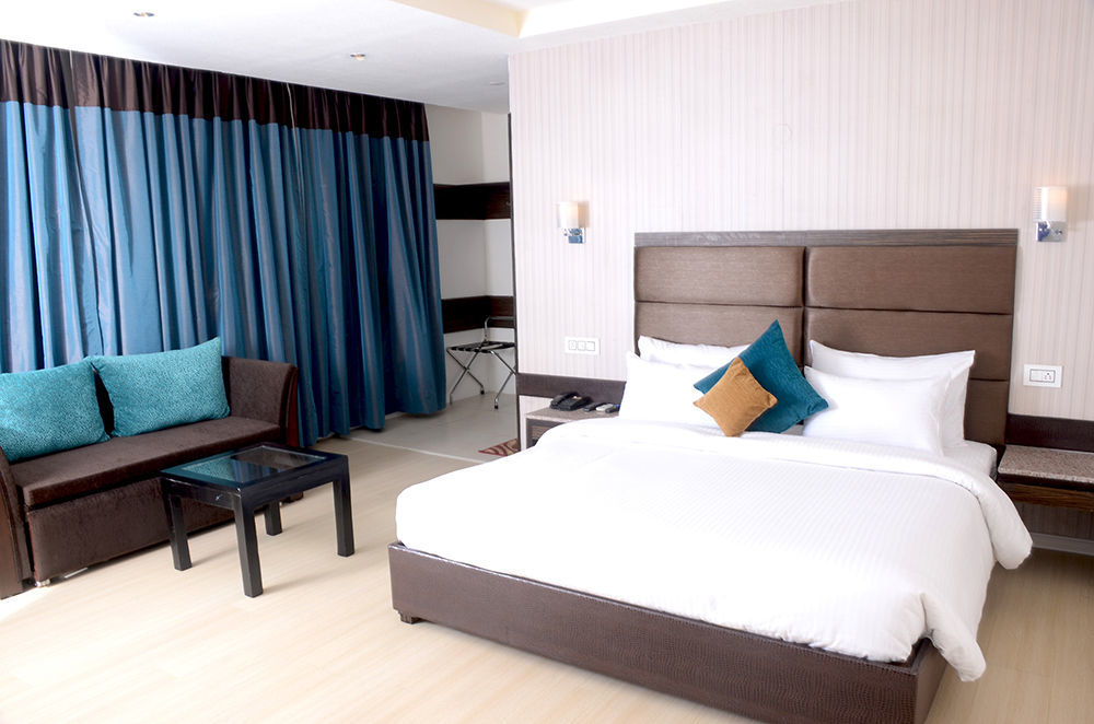 Tulip Inn Zirakpur Exterior photo