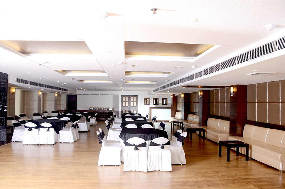 Tulip Inn Zirakpur Exterior photo