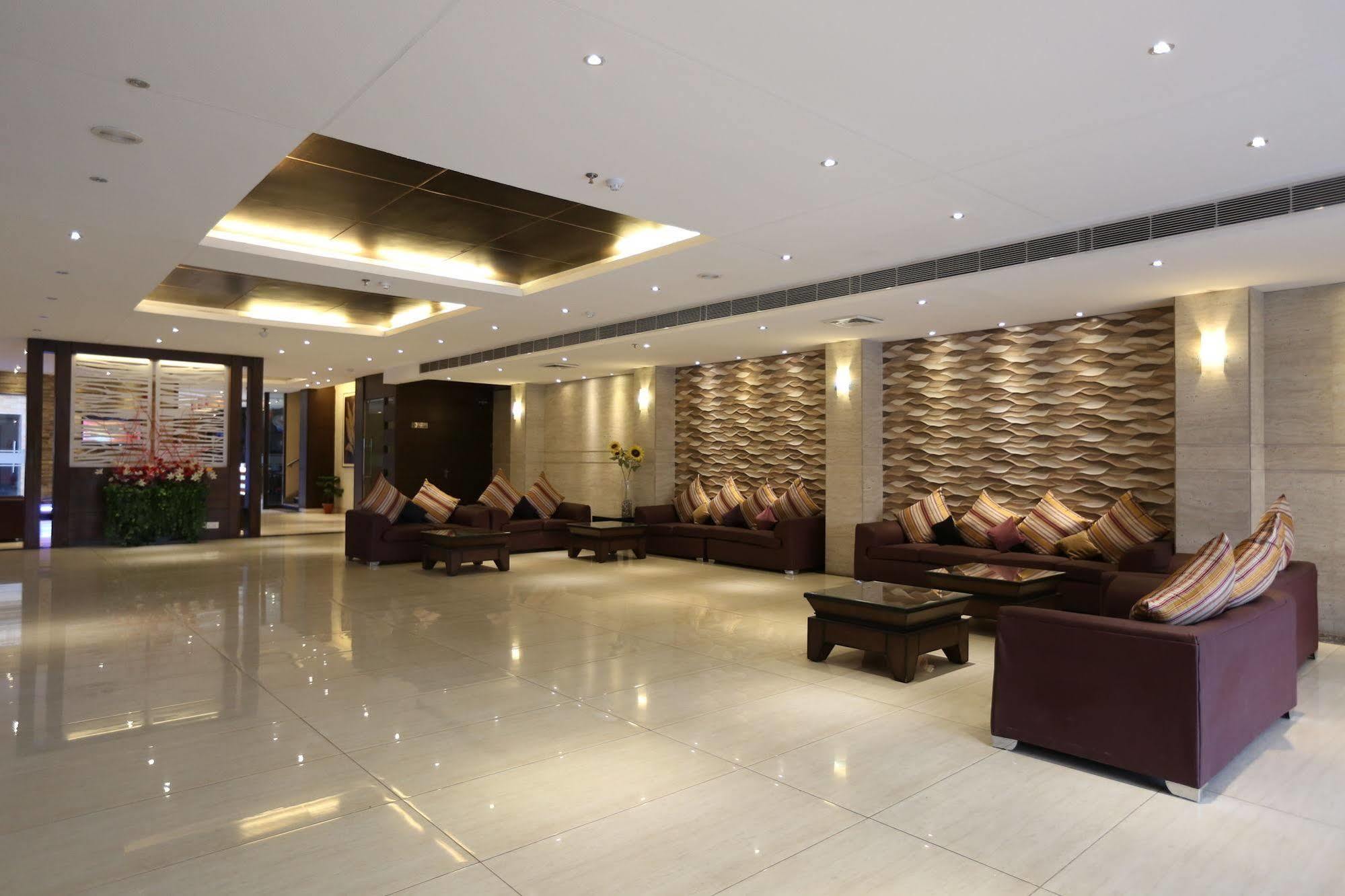 Tulip Inn Zirakpur Exterior photo