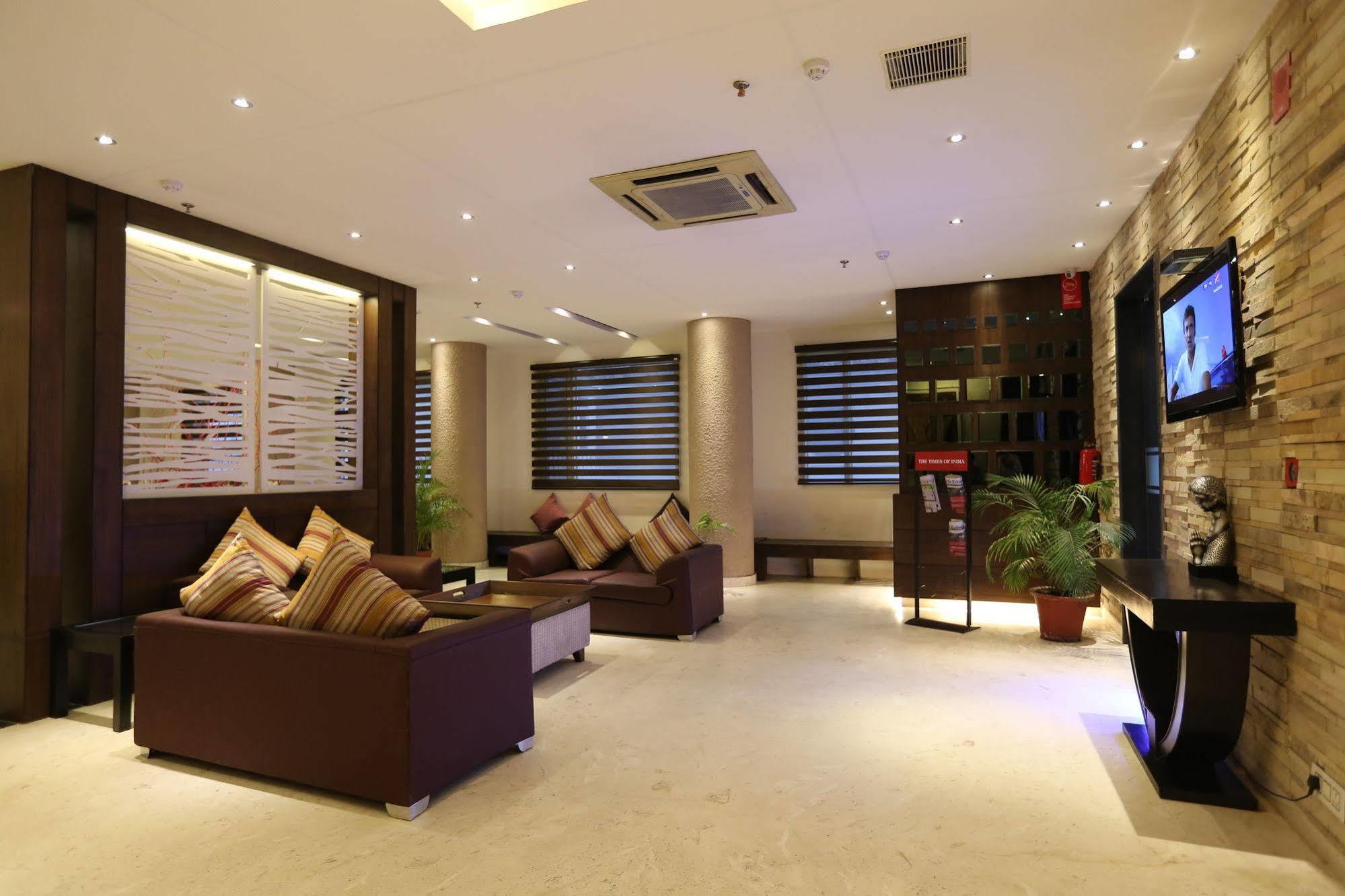 Tulip Inn Zirakpur Exterior photo