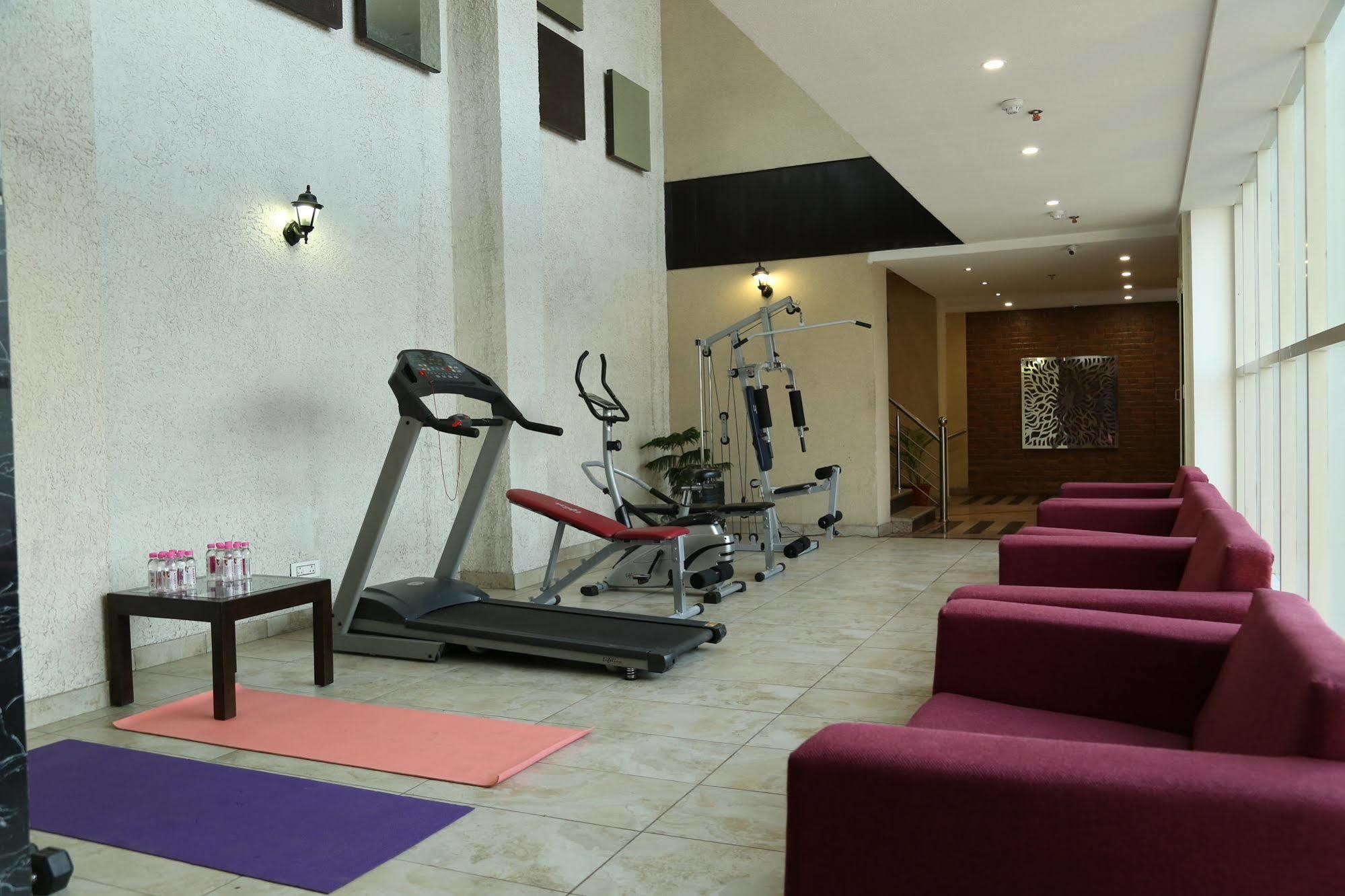 Tulip Inn Zirakpur Exterior photo